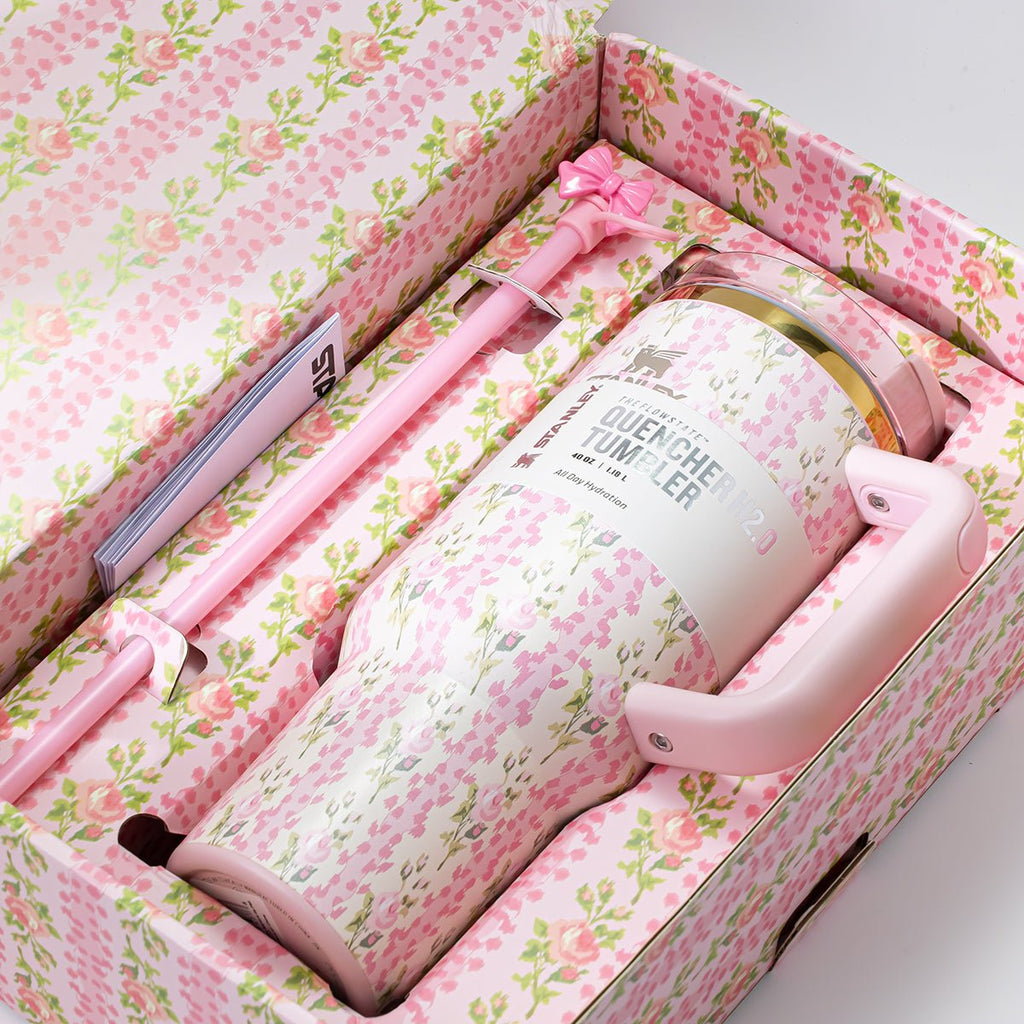Stanley x LoveShackFancy Blooming Heirloom Quencher H2.0 FlowState Tumbler 40oz – Limited Edition Pink Floral Bow Tumbler